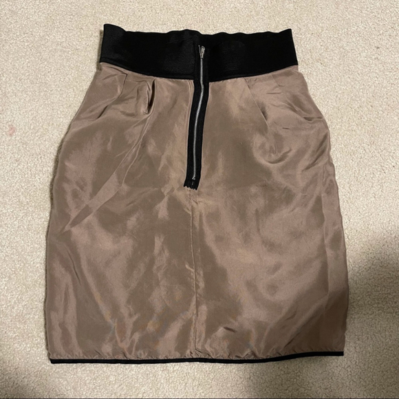 ARITZIA Wilfred silk tulip skirt size 2 - Picture 3 of 6